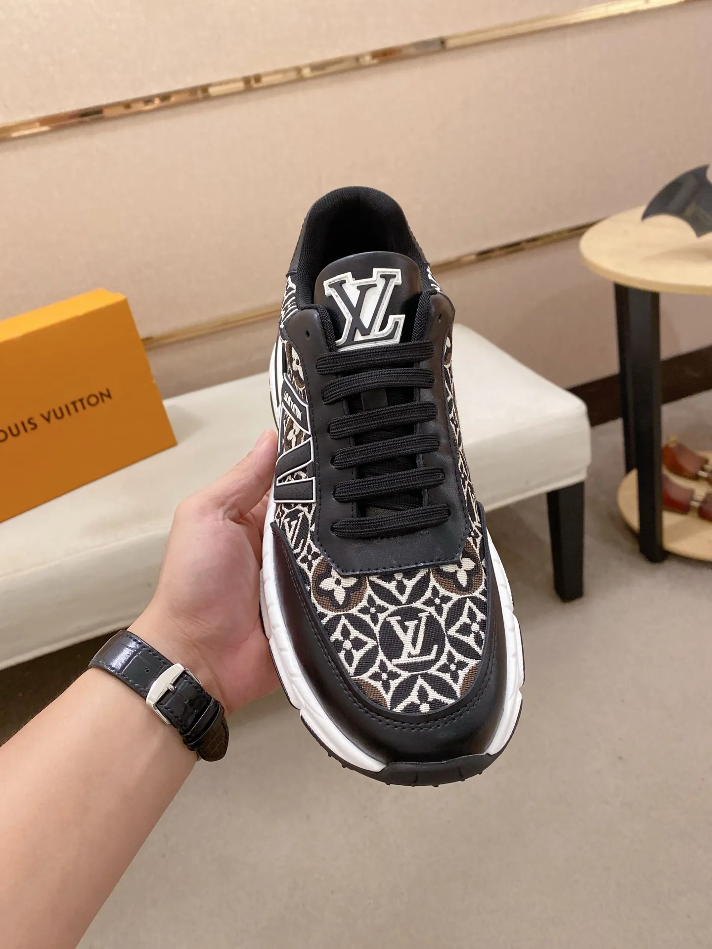 Men's shoes 442💰louis vuitton (Louis Vuitton/lv)🔍🔍The new counters are on sale at the same time. The uppers are imported from Italy. ⃣️Re-engraved🇮🇹💪💪, ⚠Sole: The original sole is specially provided by the original factory, the exclusive movable molded sole is super comfortable, ⚠Original and single goods 🔍high quality, you can enter and leave the counter at will, welcome to compare⚠. Code number: 38-44 (45/customized, non-refundable)